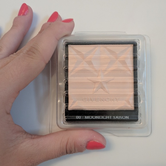 Givenchy Healthy Glow Powder - Picture 2 of 3